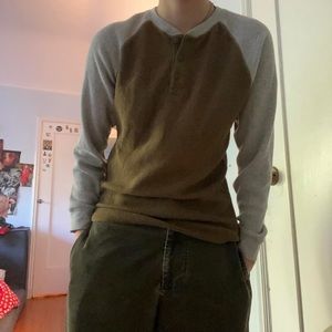 RUFFHEWN OLIVE AND LIGHT GREY WAFFLE TEXTURED LONG SLEEVE HENLEY BUTTON DOWN